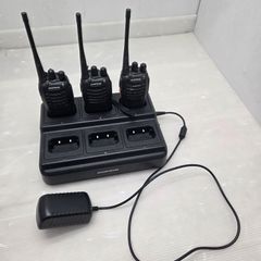89 S07458 BAOFENG トランシーバー 無線機 充電式 2W 超長距離タイプ 簡単操作 1800mAH リチウムイオンバッテリー 充電器 イヤホンマイク ベルトクリップ付属 ミニタリ サバイバル