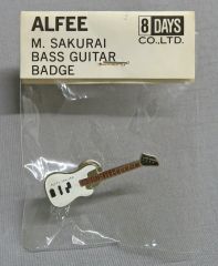【中古】バッジ・ピンズ 桜井賢(THE ALFEE) ベースギター型ピンバッジ(白)