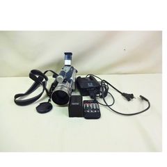 ジャンク SHARP VL-AX1 デジタルビデオカメラ 通電起動のみ確認済 画面壊れ有 アダプター、充電器、バッテリー、リモコン付 シャープ 2001 #A