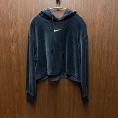 ナイキ クロップド ベロア フード付きTシャツ