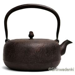 南部鉄器 鉄瓶 岩戸賢一郎作 平丸肌 1.6L 内面漆焼付・酸化被膜仕上 MT-296