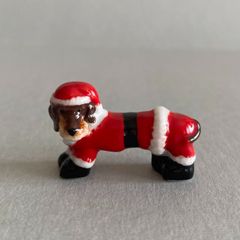 ダックスフンドのフェーブ（サンタクロース）／犬／クリスマス／フランス雑貨／陶器ミニチュア／ブロカント／ヴィンテージ／蚤の市／幸運の小さな陶器