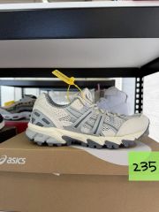 アシックス ゲルソノマ 15-50 スモーク ミッド グレー ハン限定