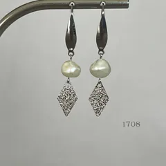 バロック淡水パール ニュアンス ピアス ・・✽・・ 〈真珠 サージカルステンレス〉
