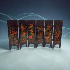 ミニ屏風 6曲 金魚絵図 蒔絵風 金彩 漆塗風 木製 小型折りたたみ屏風 オブジェ インテリア 和風 置物 和雑貨 漆器 日本人形 雛人形 飾り Y0903-1