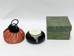 D510【茶道具】大海茶入 仕覆付 濃茶器 蓋物 陶磁器 口径8.5cm 高さ4.5cm 紙箱付
