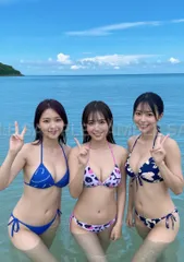 【アートポスター】水着美女3人組 海辺でピースサイン!夏満喫!AIアートポスター #X23E0
