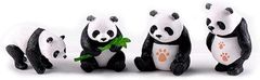 かわいいパンダ ミニチュアフィギュア 4個セット 苔リウム テラリウム 多肉植物 鉢植え 盆栽 卓上インテリア ガーデン雑貨 樹脂製 ミニチュアガーデン デスク装飾 癒し系 置物 可愛いパンダ オブジェ a-1612
