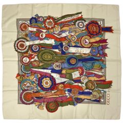 GUCCI グッチ 勲章 ロゼット プリント シルク スカーフ アイボリー レディース中古 古着 USED 良品