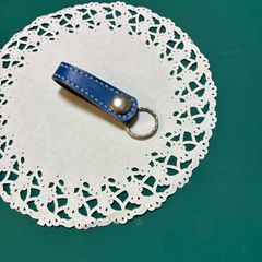 ハンドメイド　レザー　本革　キーホルダー　青