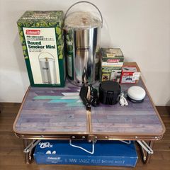 Coleman コールマン いろいろまとめ売り ミニテーブル ラウンドスモーカーミニ 吊り下げライト 充電キット キャンプ アウトドア バーベキュー レジャー 燻製