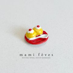 フェーヴ　シュー菓子のデザートプレート　フランス　フェーブ　ミニチュア陶器　m-4293