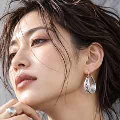 【 フープピアス シルバー 】ヴィンテージ風 アンティーク調 エスニック ボヘミアン ドット レトロ 太め 幅広 大ぶり ピアス レディース フックピアス アクセサリー ジュエリー 耳飾り ファッション おしゃれ 大人 かわいい 韓国風 ギフト プレゼント