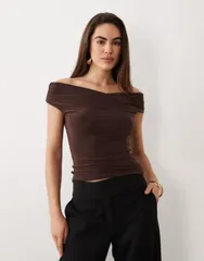 エイソス レディース トップス シャツ ギャザー ASOS DESIGN softouch ruched shoulder grazer top in chocolate チョコレート