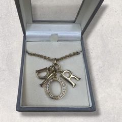 Christian Dior クリスチャンディオール DIOR ロゴ ネックレス ゴールド ラインストーン ビジュー チャーム ペンダント レディース ケース付き