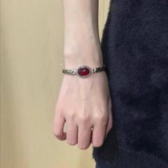 ブレスレット レディース シルバー レッド 赤 オーバル ストーン風 編み込み チェーン ヴィンテージ風 レトロ アンティーク調 エスニック 民族調 個性的 存在感 上品 高見え おしゃれ デート お出かけ 誕生日 記念日 プレゼント ギフト対応 BOX包装