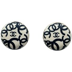 シャネル CHANEL ココマーク ラウンドイヤリング ホワイト/ゴールド メタル アクセサリー