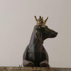 置物 オブジェ ガーデンオーナメント 王冠を被っている犬 いぬ イヌ ドッグ 室内 屋外 インテリア 玄関 リビング ダイニング 装飾 庭 ガーデニング 装飾 ガーデン 樹脂 可愛い ギフト インテリア用品 贈り物 雑貨 おしゃれ