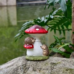 置物 オブジェ ガーデンオーナメント キノコの上に乗っているハリネズミ 屋外 インテリア 玄関 リビング ダイニング 装飾 庭 ガーデニング 装飾 ガーデン 樹脂 可愛い ギフト インテリア用品 贈り物 雑貨