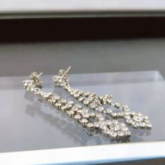 【ビジューモチーフ】ロングピアス ラインストーン付き シルバー クリア 華やか レディース