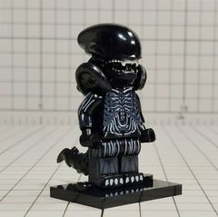 ゼノモーフ （エイリアンVSプレデター）　レゴ 互換:カスタム ミニフィギュア #1:ブラックバージョン　D10-10/SAT