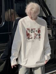 ユニセックス長袖 T シャツ 前面プリント レッド & ブラック漫画風コマ絵 The Eve of War 英字プリント オフホワイト ゆったりシルエット カジュアル 男女兼用 