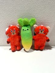ディズニー ピクサー メイの新赤の秘密 緑の大根 キムチ大根 ぬいぐるみ