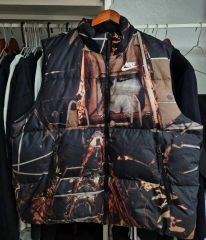 NIKE グラフィティ ダウンベスト (2XL)