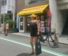 クロップド フリル ノースリーブ (ブラック 白)