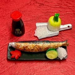秋刀魚と大根おろし醤油セットA⭐️ミニチュアフード　ドールハウス　バービー　りかちゃん　シルバニア　ねんどろいど　ブライス　オビツ　フェイクフード　ミニチュア　ちいかわご飯　ぬいぐるみ　エイミーショップ