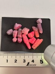 【E36521】 ルビーコランダム まとめ売り 天然石 鉱物 パワーストーン 原石 研磨 ルビー コランダム 蛍光鉱物 蛍光