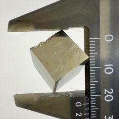 【E37189】スペイン産 立方体 結晶 黄鉄鉱 パイライト  天然石 鉱物 原石 パワーストーン