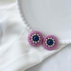 ふんわり まんまるビーズ (ブルーベリー) ビーズ刺繍 ピアス/イヤリング