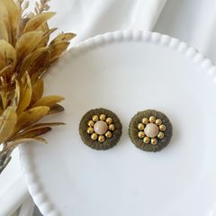 ふんわり まんまるビーズ (グリーン) ビーズ刺繍 ピアス/イヤリング