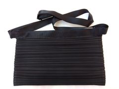M17　プリーツプリーズ　PLEATS PLEASE　イッセイミヤケ　プリーツ加工　バック　クロスバック　ブラック　斜め掛け　軽量　シンプル
