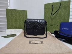 グッチ GGマーモント マトラッセ オールブラック チェーンショルダーバッグ