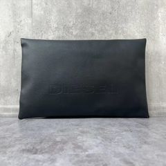 【DIESEL】ディーゼル クラッチバッグ セカンドバッグ ポーチ ブラック 黒 ロゴ型押し エンボスロゴ フラットポーチ メンズ レディース