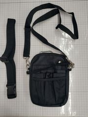 シンプルなブラックショルダーバッグ