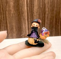 ミニチュア　ハロウィン 仮装魔女さん　　ハロウィン飾り　ミニチュアスイーツ パンプキン