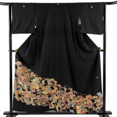 黒留袖 身丈158cm 裄丈64cm M 袷 落款 人物 草花 金彩 黒 正絹 優品 【中古】