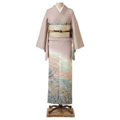 【着物】【袷】【訪問着】 訪問着 ピンクベージュ ろうけつ染め 山景色 作家落款 パールトーン加工済み Ho-019