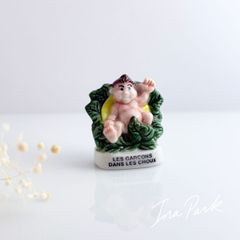 キャベツから生まれる男の子のフェーブ　フェーヴ　フランス製　ミニチュア　陶器　雑貨