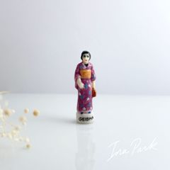着物の日本人女性フェーブ　フェーヴ　フランス製　ミニチュア　陶器　雑貨