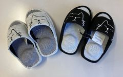 2足セット　ダイエット　スリッパ 　グレーとブラック　 スリッパ　猫柄