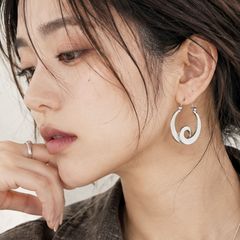 シルバー フープピアス レディース メンズ 個性的 渦巻き うずまき サークル ラウンド 大ぶり 存在感 レトロ モード エスニック アジアン ヴィンテージ風 シンプル おしゃれ カジュアル ユニセックス アクセサリー 耳飾り