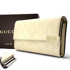【品格を纏う洗練された佇まい】　GUCCI　長財布 グッチシマ ロゴプレート 型押しレザー ゴールド金具 グッチ　ホワイト