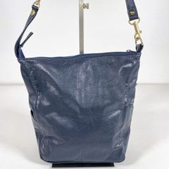 美品 ショルダーバッグ/肩掛けカバン ネイビー系 ファスナー開閉 ゴールド金具 レディース[OP01156]