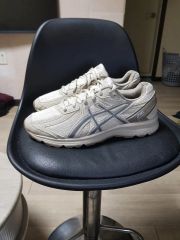 アシックス スニーカー ベージュ 255