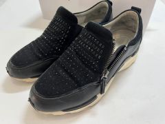 状態良し レディース ブラック スニーカー 230