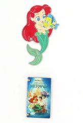 【中古】バッジ・ピンズ アリエル＆フランダー ピンバッジセット VHS風ボックス入り 「リトル・マーメイド」 ディズニーストア限定